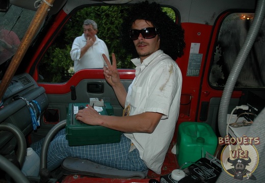 2006 Pentecotavic vic 052 (1891 visits, 2 comments) L'opérateur de la toromobile avec sa console de commande, Actarus à Pentecotavic 2006 Pentecotavic vic 052