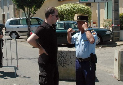 2006 Pentecotavic private 0014 (2080 visits, rating score 4.57, 1 comment) JeanSeub : "Bonjour monsieur l'agent, est-ce que vous sauriez où a lieu la soirée Gothique ?" Le g... 2006 Pentecotavic private 0014