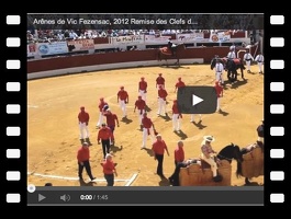 Le Maire sous les Huées aux arènes