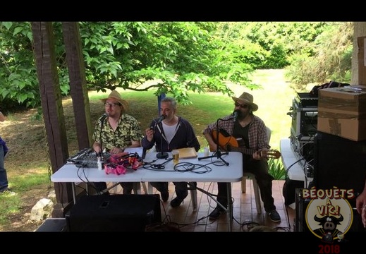 Vidéo Musicayres à la Peña de la Comax Ethylix (2590 visites) Une chanson pour penser à rester couvert pendant la feria, et surtout à mourir de rire !! Un trés... Vidéo Musicayres à la Peña de la Comax Ethylix