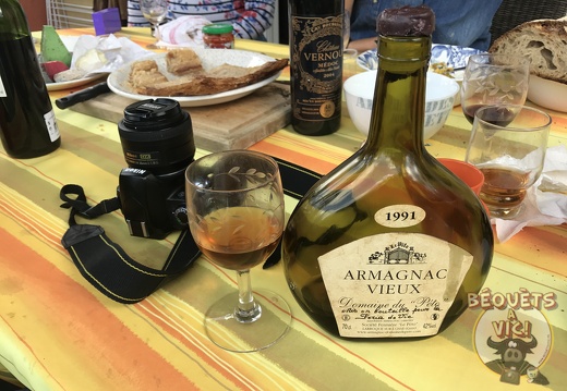 Petite pause armagnac avant d'aller photographier les derniers béouèts (1240 visits, rating score 4.57) Domaine du Péto mis en bouteille pour la Féria de Vic Petite pause armagnac avant d'aller photographier les derniers béouèts