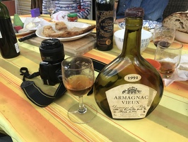 Petite pause armagnac avant d'aller photographier les derniers béouèts