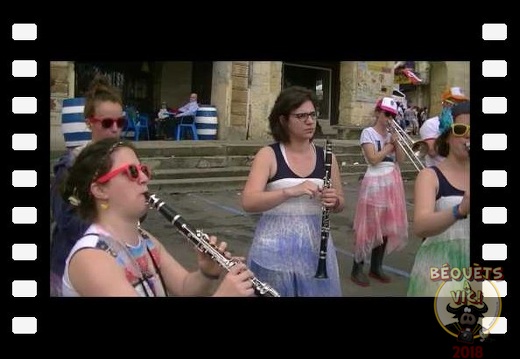 "Hung up" banda Los Teoporos - Pentecôtavic 2017 (1422 visites) Hung up, interprété par Los Teoporos Banda médecine de Bordeaux (33 Gironde)
Crédit Vidéo : Mu... "Hung up" banda Los Teoporos - Pentecôtavic 2017